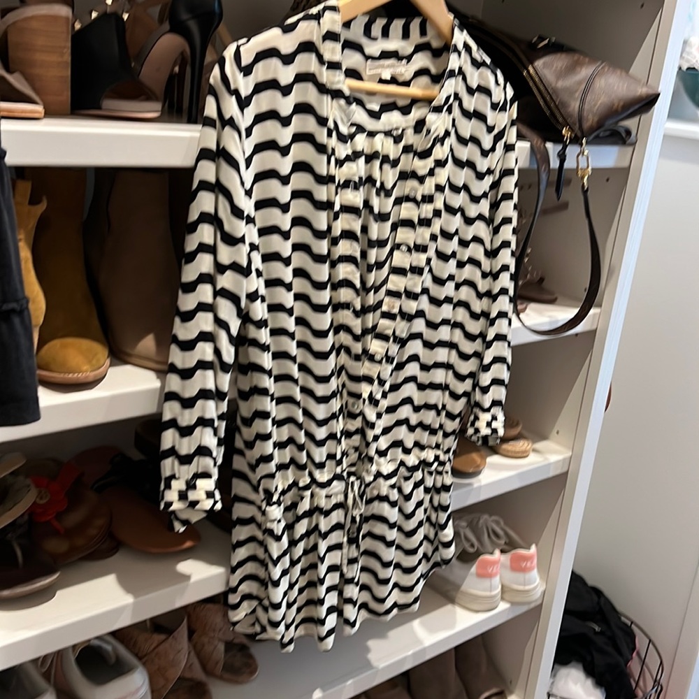 Blouse tie front. Straight back